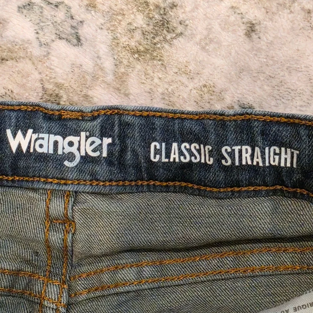 Wrangler Kids Classic Straight Leg Jeans Medium Wash Blue Size 12 Regular